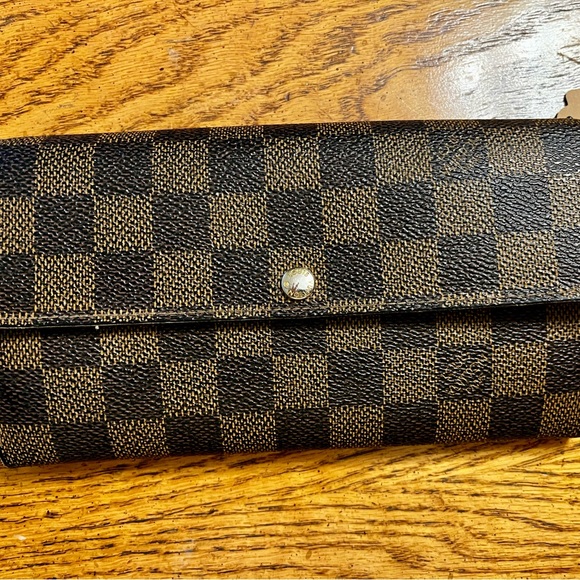 Louis Vuitton Damier Pattern wallet - Picture 1 of 11
